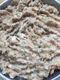 美味的梅菜蒸猪肉做法图解4)
