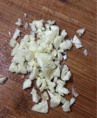 凉拌菠菜做法图解2)