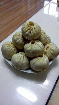 自己做的胡萝卜肉包子