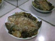 家常菜酸菜鲫鱼