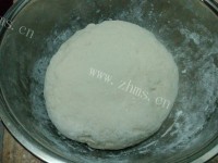 喷香的豆沙包做法图解2)