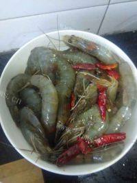 美味的豆豉油焖鲜虾做法图解4)