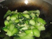 蒜蓉炒油菜做法图解8)
