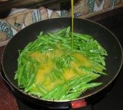 豆角煎蛋做法图解4)