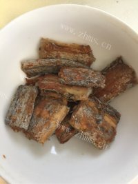 啧啧称赞的蕃茄酥焖带鱼做法图解1)