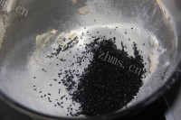 自制黑芝麻海苔饼干做法图解8)