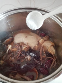 滋补的菌菇鸡汤