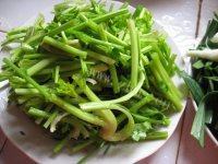 香菇芹菜做法图解4)