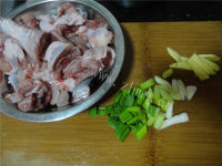 家常菜红烧鸡肉做法图解1)