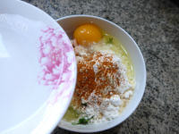 美味的芹菜虾肉鸡蛋饼做法图解8)