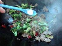 营养丰富的西兰花炒牛肉