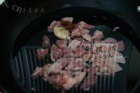 「美味可口」萝卜炖牛腩做法图解2)