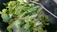 家常菜小白菜炒肉做法图解6)