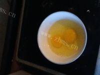 自制鸡蛋葱花饼做法图解1)
