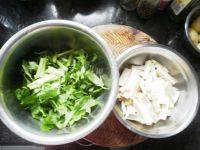 家常菜芹菜炒豆腐干做法图解2)
