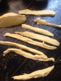 自制香酥麻花做法图解3)
