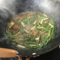 唇齿留香的红烧带鱼做法图解5)