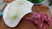 家常菜圆葱炒肉做法图解2)