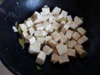葱炒豆腐做法图解6)