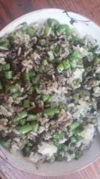 快手美食橄榄菜豆角炒饭做法图解7)