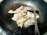 美味的牛腩萝卜做法图解5)