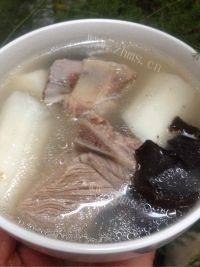 美味的山药木耳排骨汤