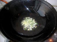 满口生香的清炒莴笋做法图解3)