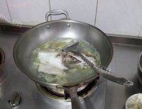 美味的鲈鱼豆腐汤做法图解8)