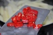 家常菜酸辣土豆条做法图解5)