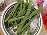 家常菜酱烧四季豆做法图解1)
