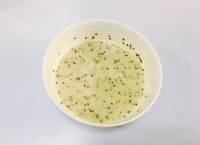 自制黑芝麻鸡蛋卷做法图解9)