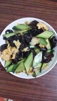 一个人的黄瓜炒鸡蛋
