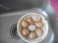 绿色食物之卤鸡蛋做法图解1)