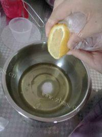 自制6寸戚风蛋糕做法图解6)