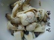美味的鸡蛋炒蛤肉做法图解2)