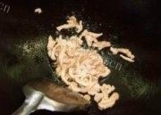 美味的金针冬菇焖肉丝做法图解2)