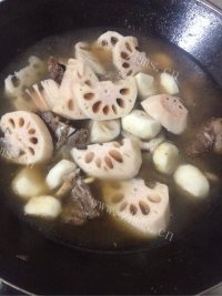 美味的莲藕焖羊肉做法图解11)