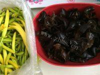 美味鲜黄花菜拌木耳做法图解2)