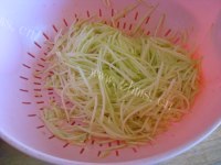 美味的西葫芦煎饺做法图解2)