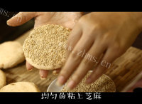 诱人的芝麻红薯饼做法图解3)