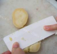 好吃的腊肠土豆沙拉做法图解3)