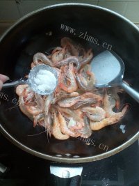 色香味浓的红烧虾做法图解5)