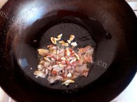鲜美可口的豆角炒肉做法图解3)