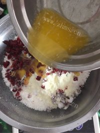色香味俱全的椰蓉开口酥做法图解2)