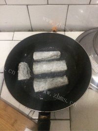 色味俱佳的糖醋带鱼做法图解4)