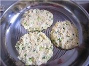 自制韭菜豆渣饼做法图解4)