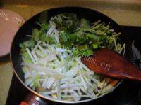 家常菜芹菜豆腐干做法图解8)