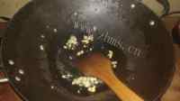 好吃的酸菜肉餡水餃做法图解2)