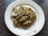 食欲满满的尖椒豆片炒肉做法图解2)