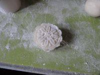 自制红豆沙冰皮月饼做法图解20)